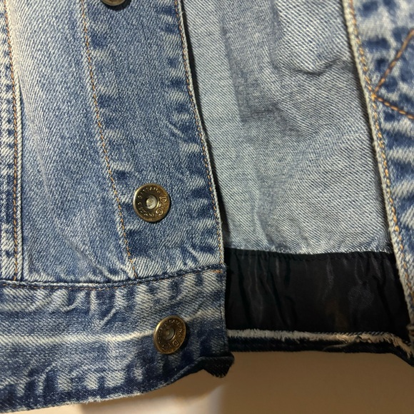 90s Dolce & Gabbana Crop Denim Jacket with Velvet Collar - Picture 7 of 7